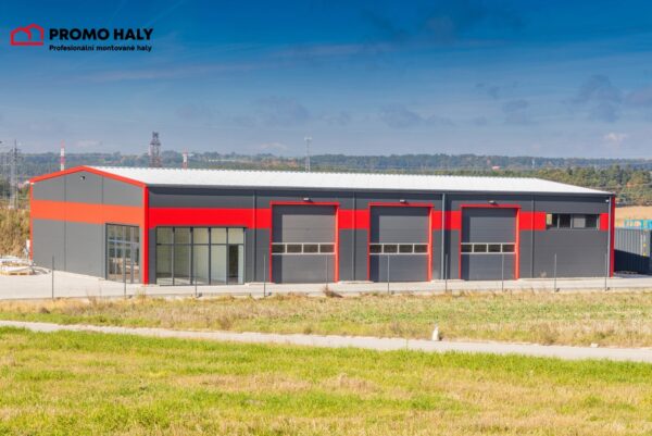 Zateplená, nebo nezateplená montovaná hala? Průvodce rozhodováním mezi nízkou investicí a budoucí úsporou